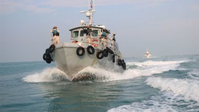 توقیف لنج با ۱۵ میلیارد تومان قاچاق در ساحل بوشهر