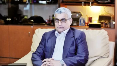 در این گفتگو با یک کارشناس باسابقه حوزه انرژی، چالشهای انرژی خورشیدی در ایران بررسی شدهاند؛ از نبود زیرساخت و منابع مالی تا بروکراسی پیچیده و فناوری عقبمانده. راهکارهای واقعی برای توسعه پایدار را بخوانید.