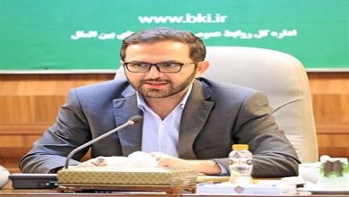 سپر دفاعی بانک کشاورزی در برابر حملات سایبری وی افزود: در نخستین ساعات پس از اعلام وضعیت بحرانی، سناریوهای اضطراری از پیش تدوینشده فعال شد. تیمهای فنی، امنیتی و عملیاتی بانک با روحیهای جهادی و هماهنگی کامل، اقدامات کنترلی و نظارتی را تشدید کردند تا ضمن پیشگیری از هرگونه اختلال در سرویسدهی، امنیت دادههای مشتریان به طور کامل حفظ شود. وی با بیان اینکه یکی از محورهای کلیدی این طرح، بازنگری و اجرای دقیق دستورالعملهای «بازیابی از بحران» بوده است، افزود: این فرآیندها که شامل بازیابی سریع نسخههای پشتیبان میشود، با هدف تضمین بقای زیرساختها و خدمات بانک در برابر شدیدترین حوادث سایبری احتمالی طراحی و اجرا شد. امینزاده با اشاره به عملکرد موفق بانک در این دوره حساس تأکید کرد: با وجود تهدیدهای جدی سایبری علیه نظام بانکی کشور در طول این دوره بحرانی، شاهد عملکردی پایدار و بدون وقفه در بانک کشاورزی بودیم و این موفقیت حاصل برنامهریزی دقیق، هماهنگی کامل تیمهای مدیریتی و روحیه جهادی حاکم بر مجموعه بود. معاون فناوری بانک کشاورزی در پایان خاطرنشان کرد: تمامی تجربیات و اقدامات صورت گرفته در این دوره، به عنوان یک «دانش سازمانی» ارزشمند در حوزه مدیریت بحران مستندسازی شده است تا چراغ راهی برای بهبود مستمر فرآیندها و آمادگی هرچه بیشتر در آینده باشد.