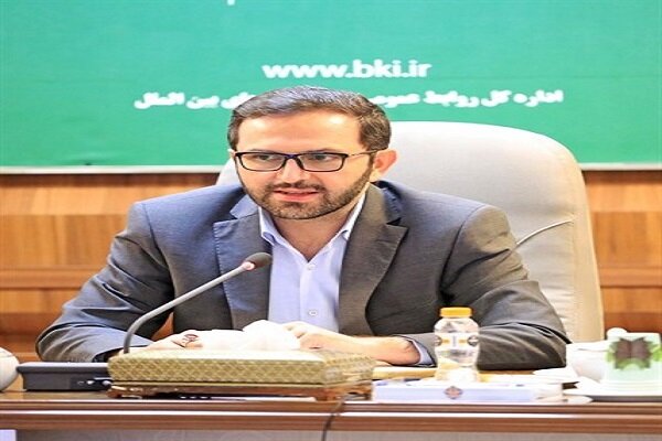 سپر دفاعی بانک کشاورزی در برابر حملات سایبری وی افزود: در نخستین ساعات پس از اعلام وضعیت بحرانی، سناریوهای اضطراری از پیش تدوینشده فعال شد. تیمهای فنی، امنیتی و عملیاتی بانک با روحیهای جهادی و هماهنگی کامل، اقدامات کنترلی و نظارتی را تشدید کردند تا ضمن پیشگیری از هرگونه اختلال در سرویسدهی، امنیت دادههای مشتریان به طور کامل حفظ شود. وی با بیان اینکه یکی از محورهای کلیدی این طرح، بازنگری و اجرای دقیق دستورالعملهای «بازیابی از بحران» بوده است، افزود: این فرآیندها که شامل بازیابی سریع نسخههای پشتیبان میشود، با هدف تضمین بقای زیرساختها و خدمات بانک در برابر شدیدترین حوادث سایبری احتمالی طراحی و اجرا شد. امینزاده با اشاره به عملکرد موفق بانک در این دوره حساس تأکید کرد: با وجود تهدیدهای جدی سایبری علیه نظام بانکی کشور در طول این دوره بحرانی، شاهد عملکردی پایدار و بدون وقفه در بانک کشاورزی بودیم و این موفقیت حاصل برنامهریزی دقیق، هماهنگی کامل تیمهای مدیریتی و روحیه جهادی حاکم بر مجموعه بود. معاون فناوری بانک کشاورزی در پایان خاطرنشان کرد: تمامی تجربیات و اقدامات صورت گرفته در این دوره، به عنوان یک «دانش سازمانی» ارزشمند در حوزه مدیریت بحران مستندسازی شده است تا چراغ راهی برای بهبود مستمر فرآیندها و آمادگی هرچه بیشتر در آینده باشد.